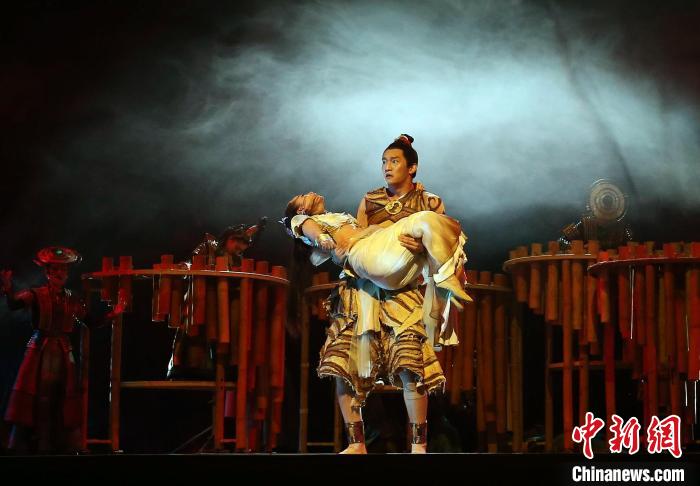 圖為《花腰竹女》演出劇照?！↑S興鴻 攝