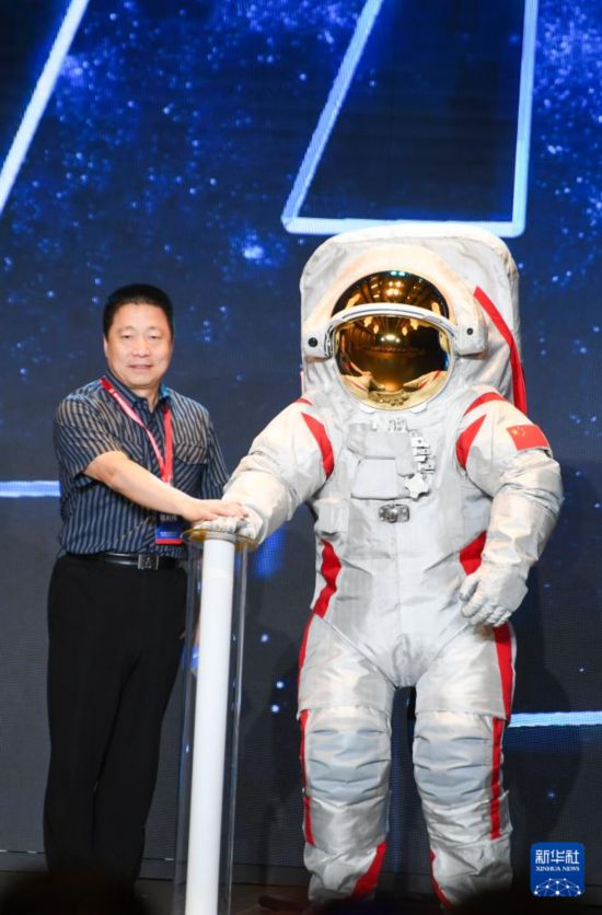 這是9月28日拍攝的中國載人月球探測工程登月服征名活動啟動儀式現(xiàn)場。新華社記者 王全超 攝