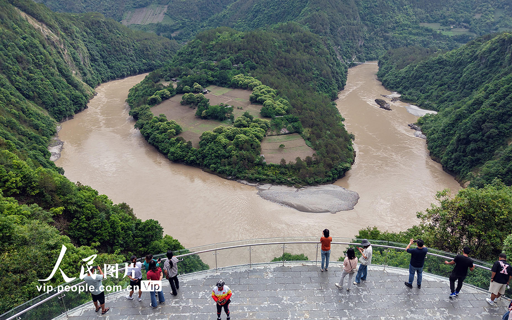 云南貢山：生態(tài)美景醉游人