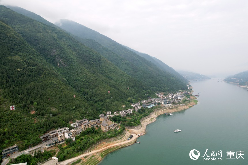 位于長江南岸的三峽里·竹枝村。人民網(wǎng)記者 劉政寧攝