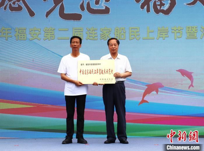 溪邳村獲“中國(guó)連家船民上岸富起來(lái)示范村”榮譽(yù)稱號(hào)?！×珠派?攝